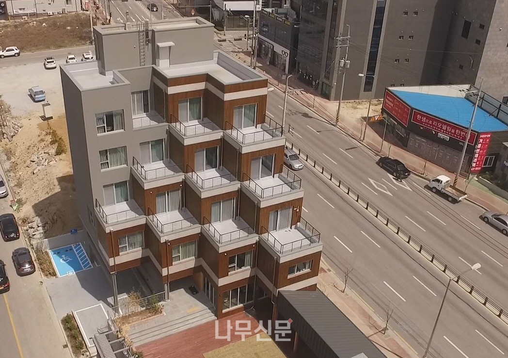 국내 목조건축 최고 높이 19.12m를 달성한 ‘ᄒᆞᆫ그린목조관’ 준공식이 23일 오후 1시30분부터 2시40분까지 열릴 예정이다. 사진제공=국립산림과학원