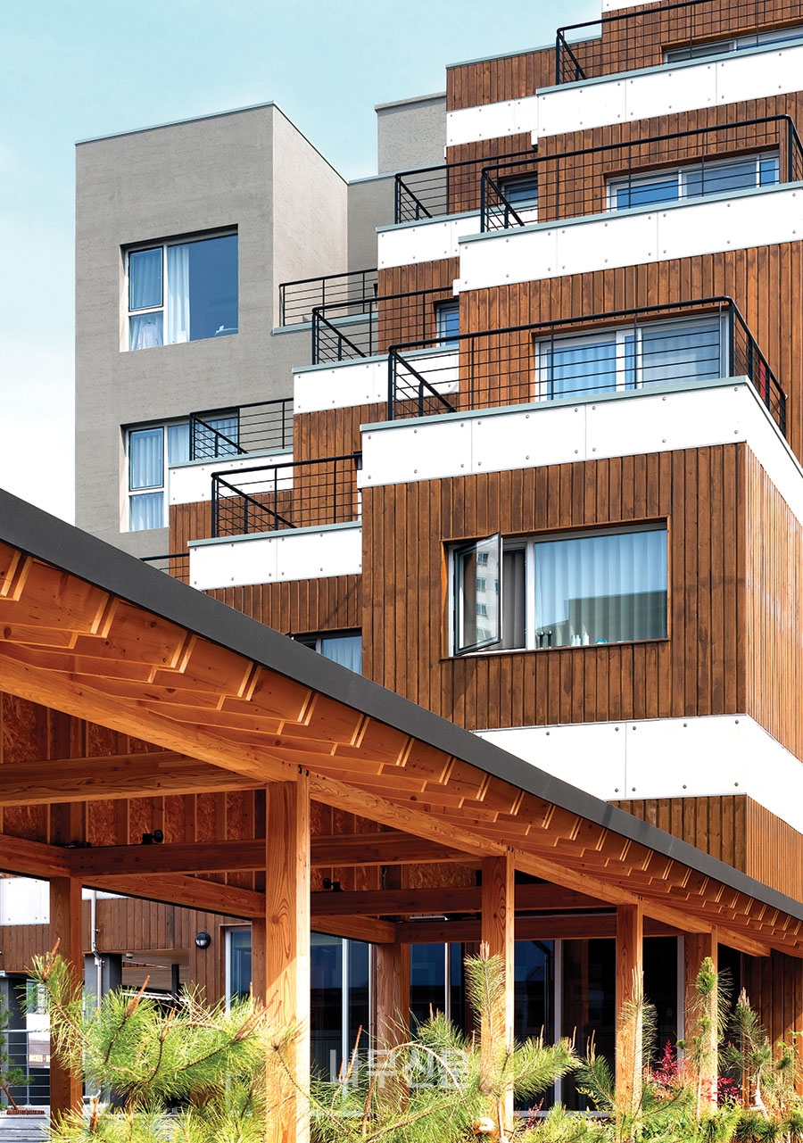 전면 버스정류장에서 바라 본 연구동