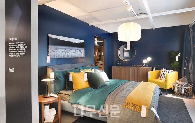 디자인(Form)을 강조한 쇼룸.