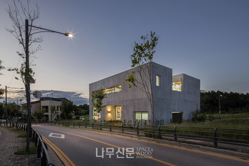 정효빈_단독주택 우주