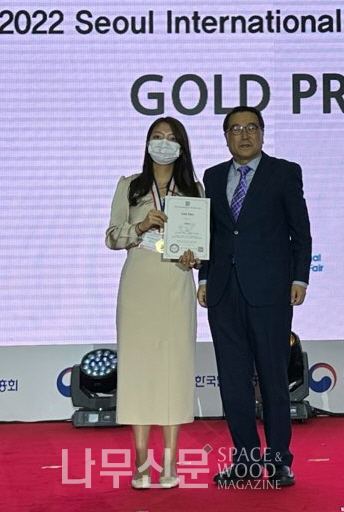 산림청 국립산림과학원은 ‘2022 대한민국 지식재산대전 서울국제발명전시회’에서 ‘체세포배발생 및 소괴경 유도를 이용한 천궁의 대량생산 방법_김지아 박사 등)’으로 금상을 수상했다.