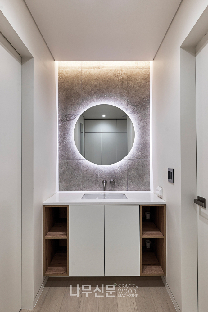 부부 욕실과 드레스룸.