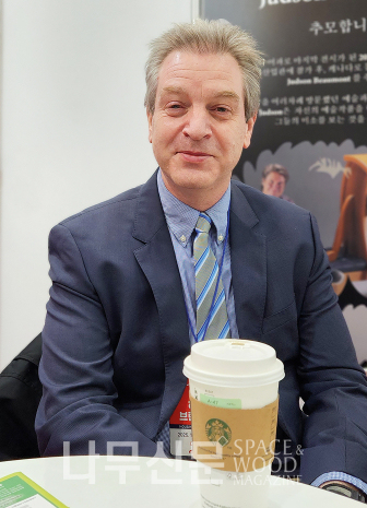 짐 이바노프(Jim Ivanoff)  아시아태평양지역 이사.