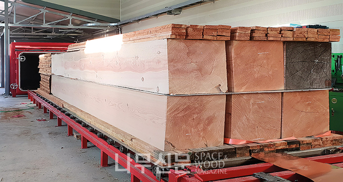 고주파 진공 목재건조기 ‘구트드라이(Gutdry)’.